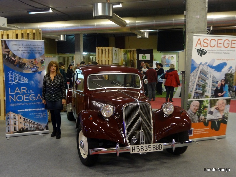La directora de Lar de Noega, Mónica Monasterio, en el stand de Norbienestar